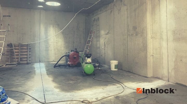 zbiornik retencyjny w garażu podziemnym nacięcie wpustu w ścianach i płycie dennej